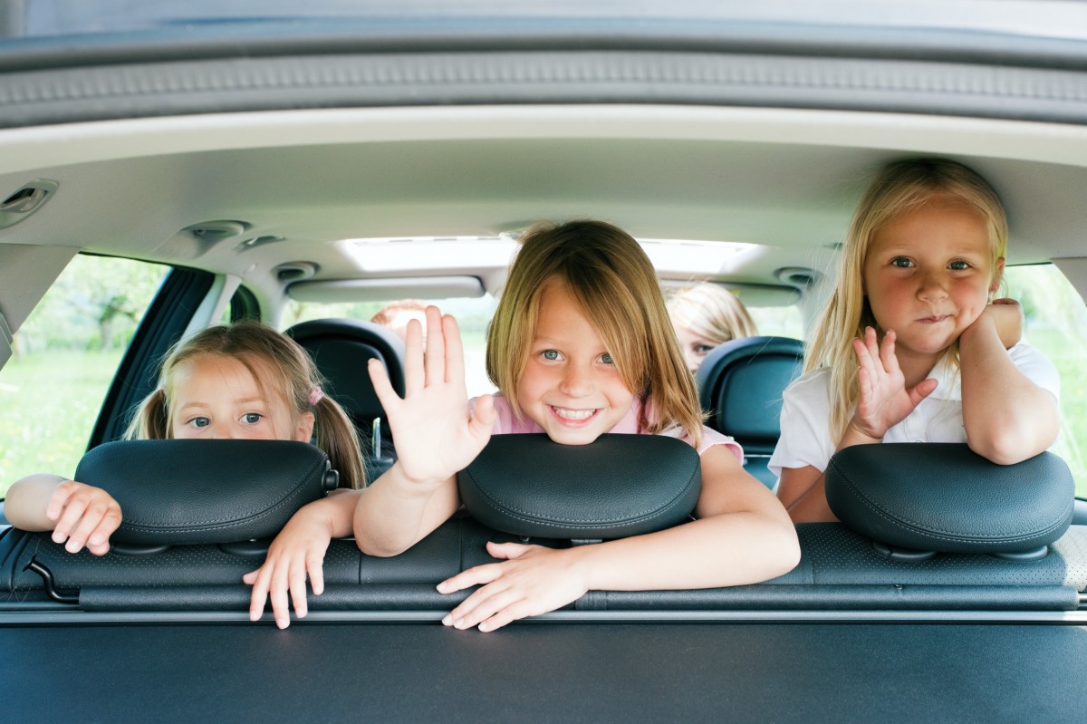 kids traveling in the car